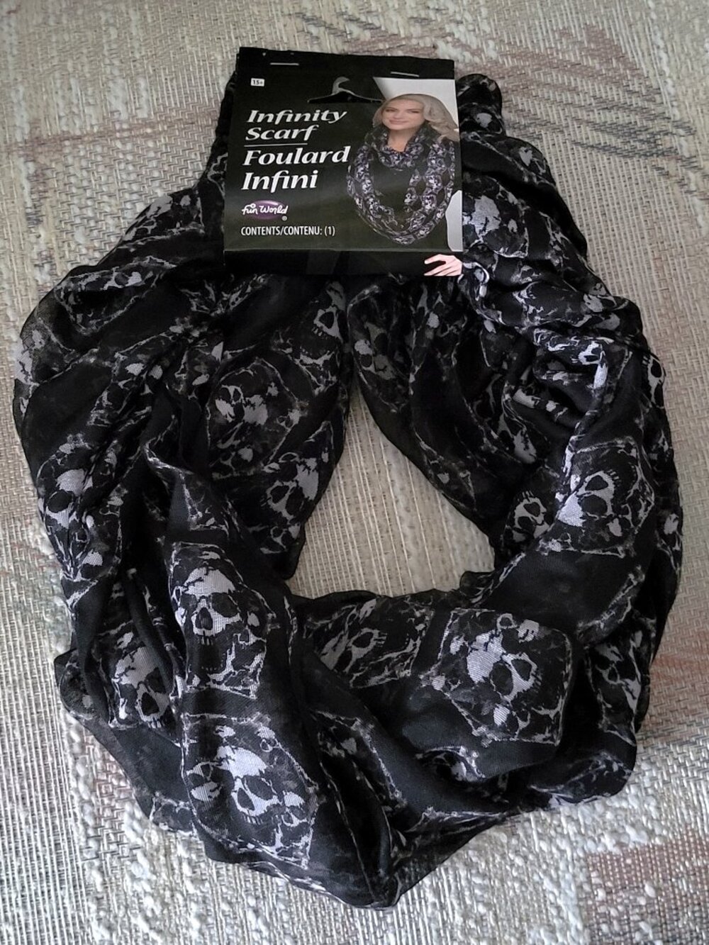 *NEW* Laughing Skull Black & Grey Infinity Scarf Fun World Merch